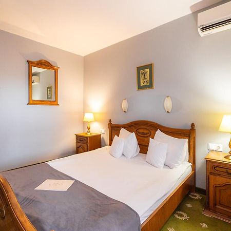 Hotel Brilliant Meses Zalău Buitenkant foto