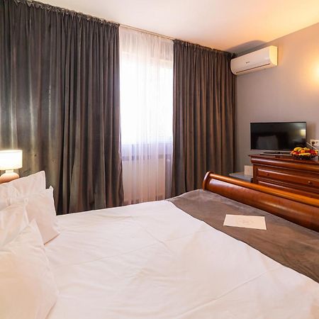Hotel Brilliant Meses Zalău Buitenkant foto