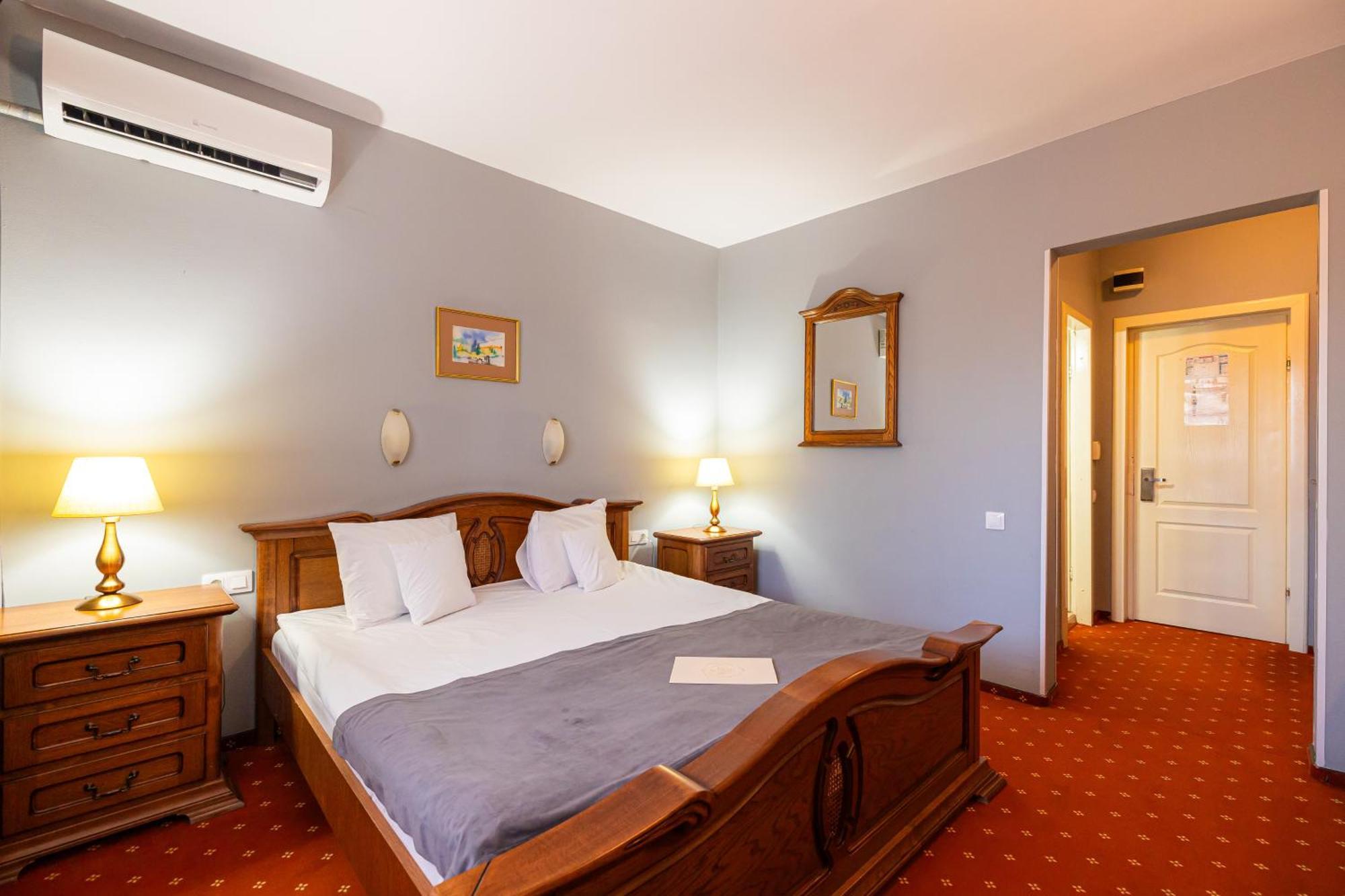 Hotel Brilliant Meses Zalău Buitenkant foto