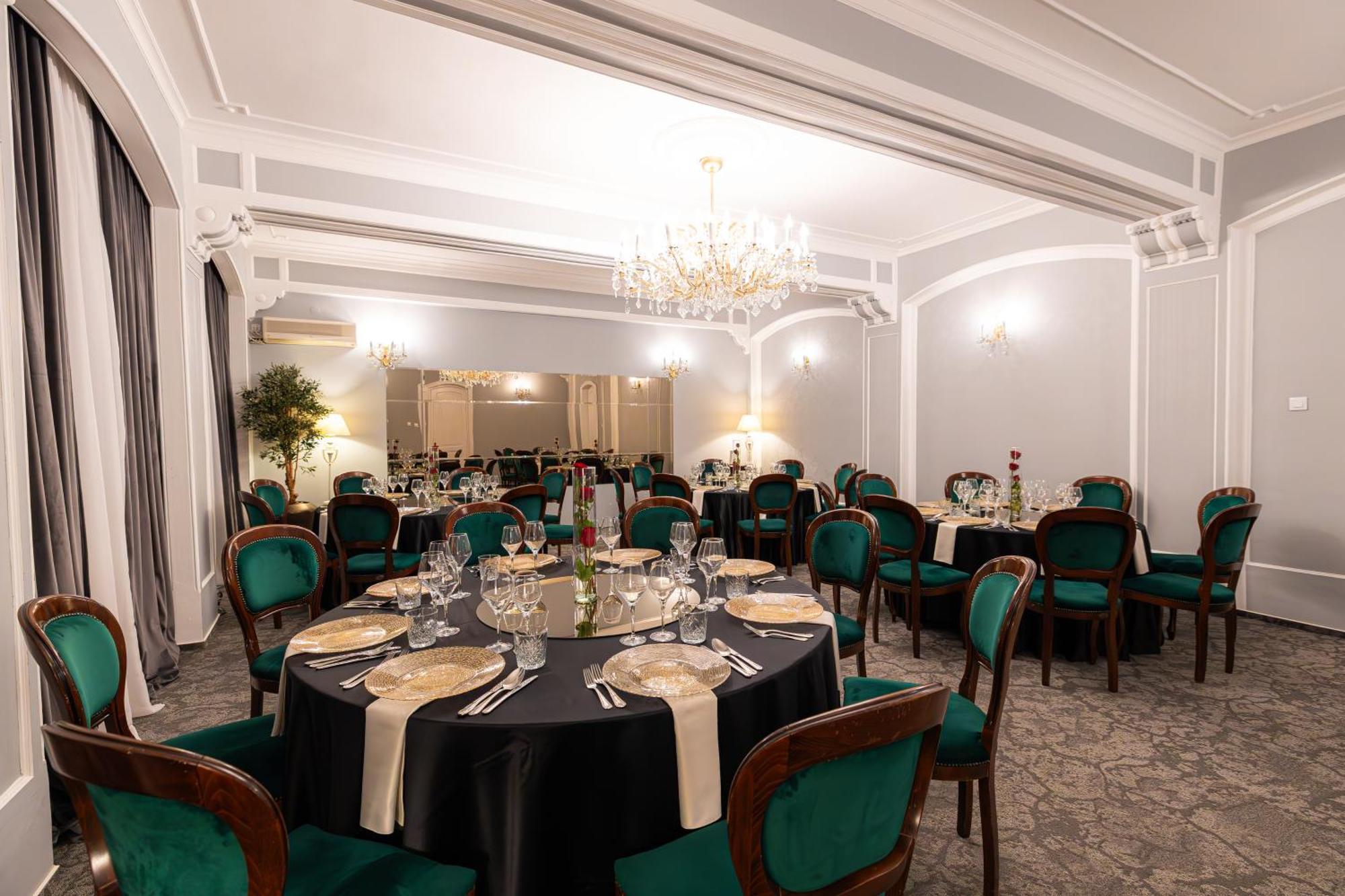 Hotel Brilliant Meses Zalău Buitenkant foto