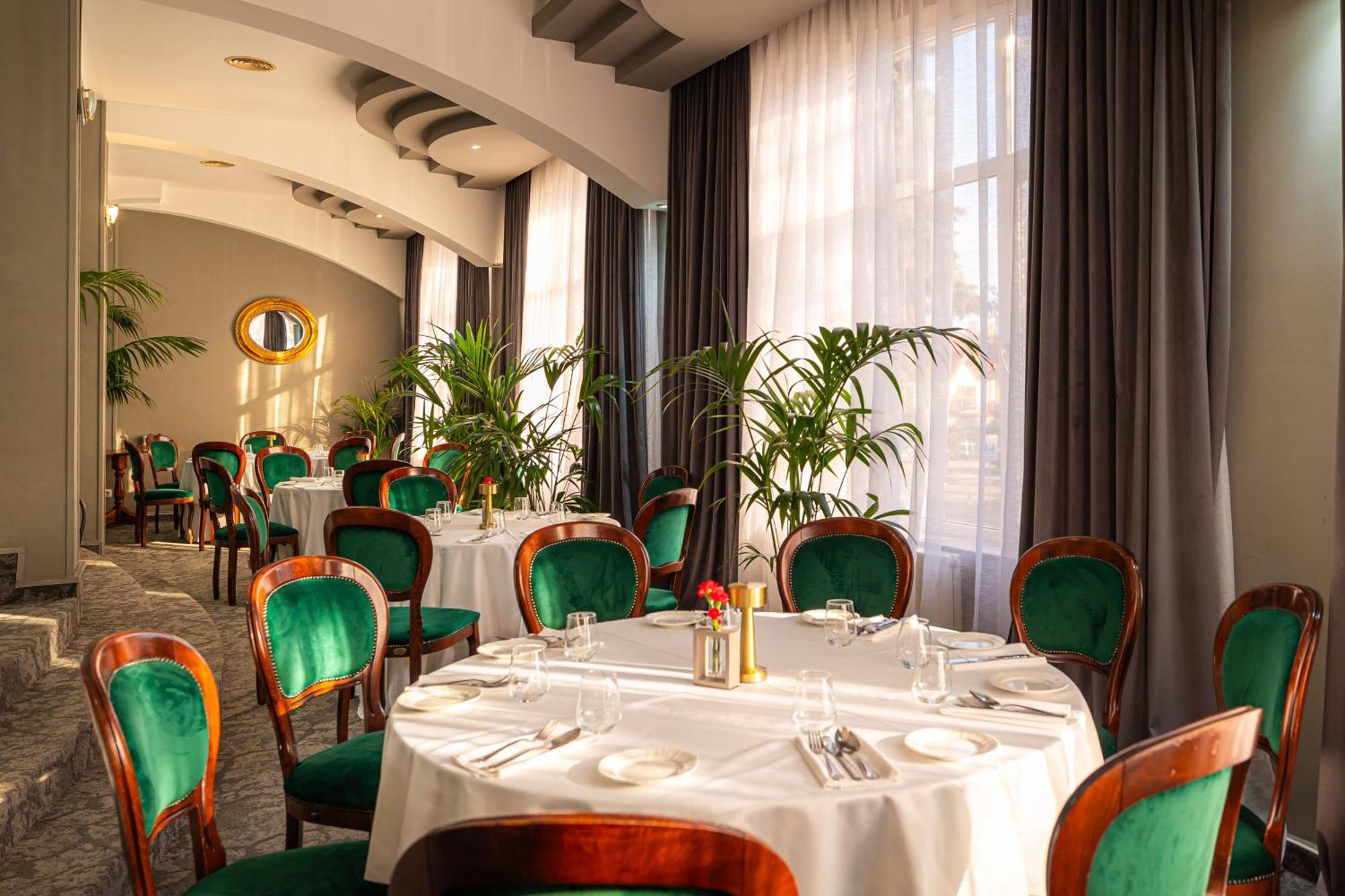 Hotel Brilliant Meses Zalău Buitenkant foto