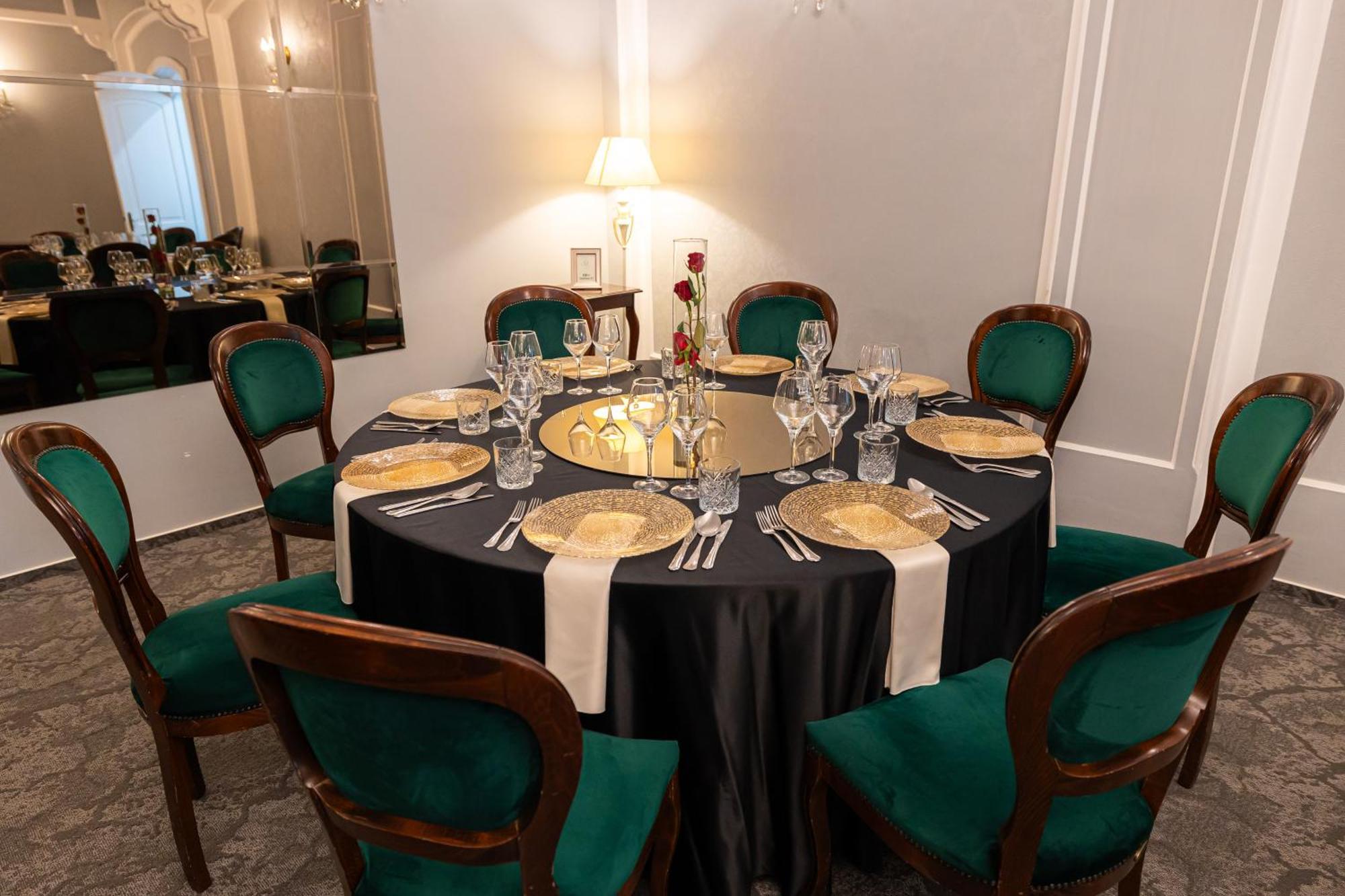 Hotel Brilliant Meses Zalău Buitenkant foto