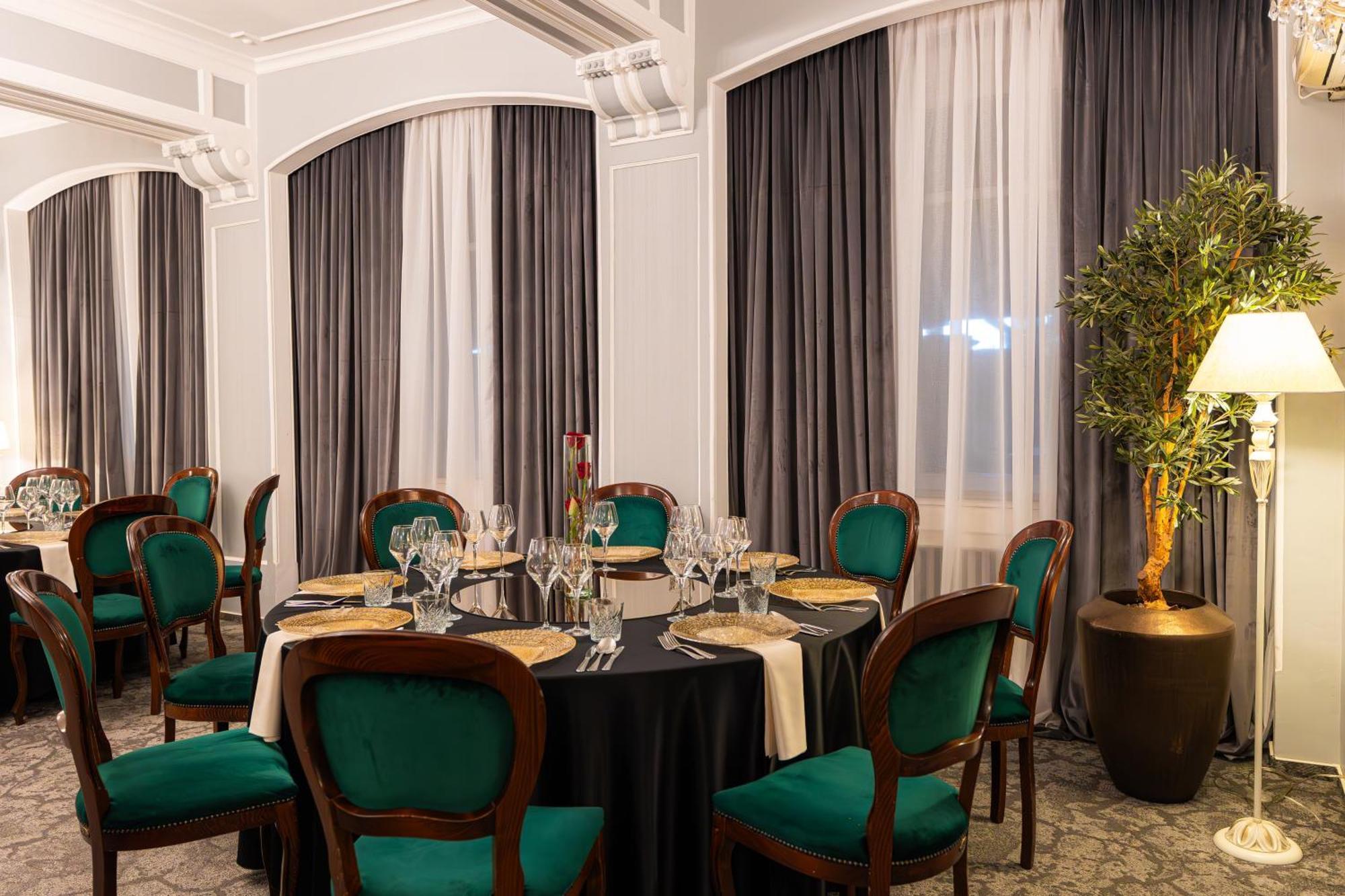 Hotel Brilliant Meses Zalău Buitenkant foto