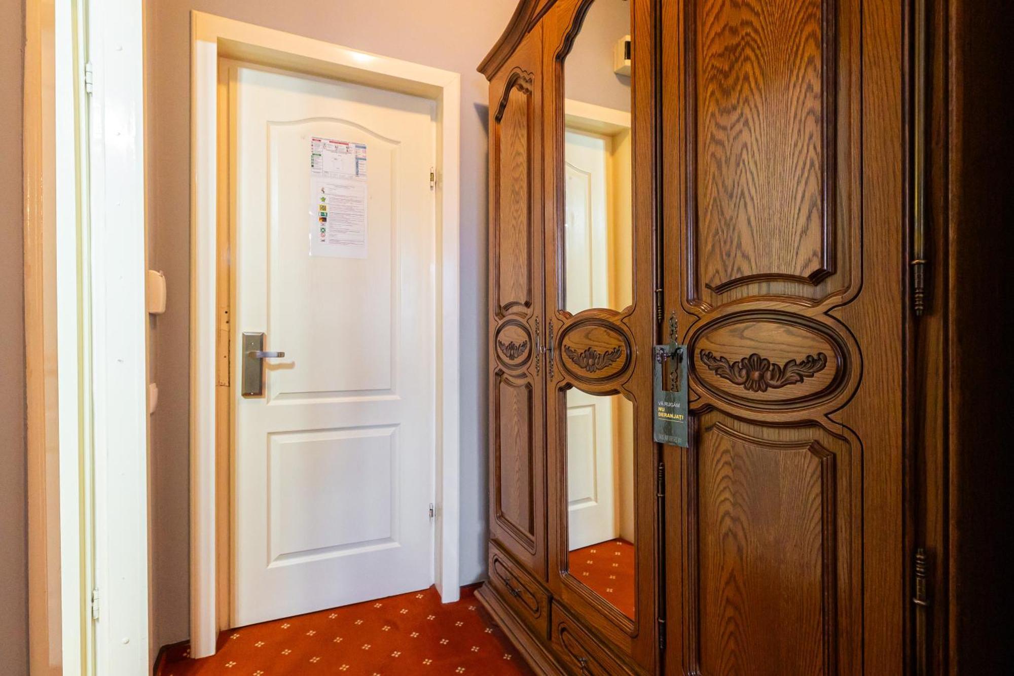 Hotel Brilliant Meses Zalău Buitenkant foto