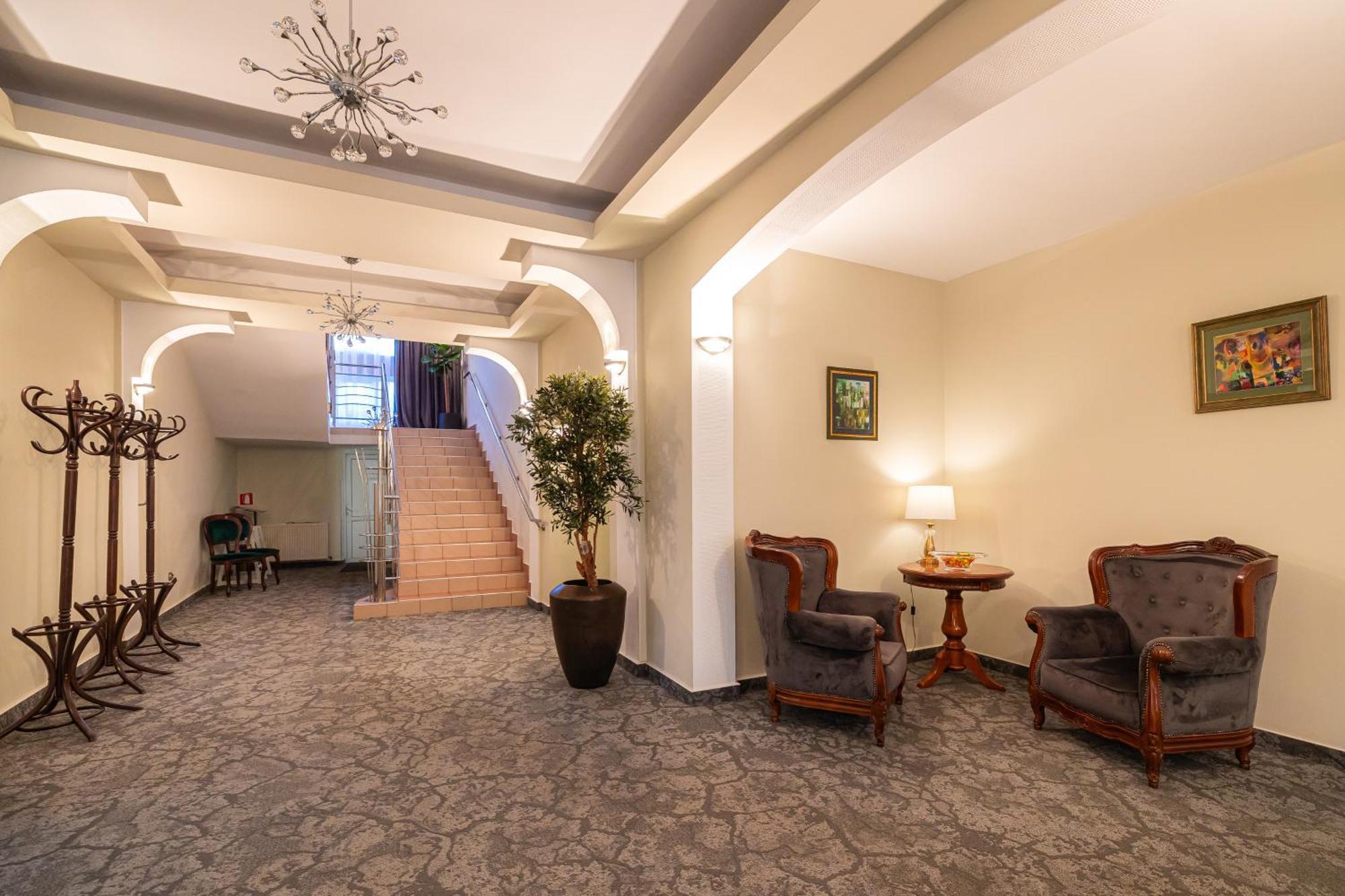 Hotel Brilliant Meses Zalău Buitenkant foto