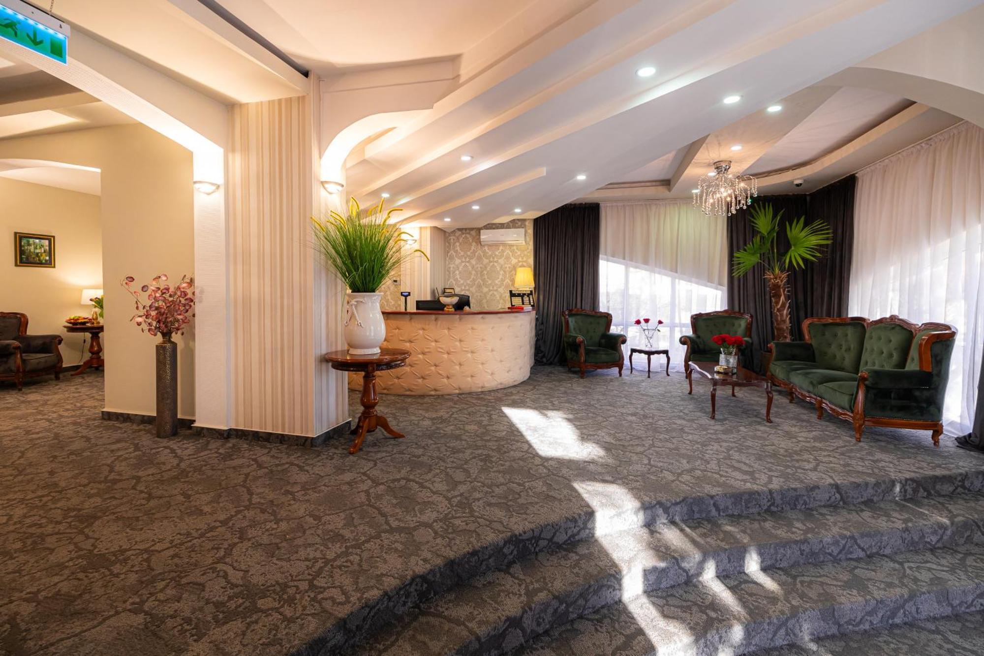Hotel Brilliant Meses Zalău Buitenkant foto