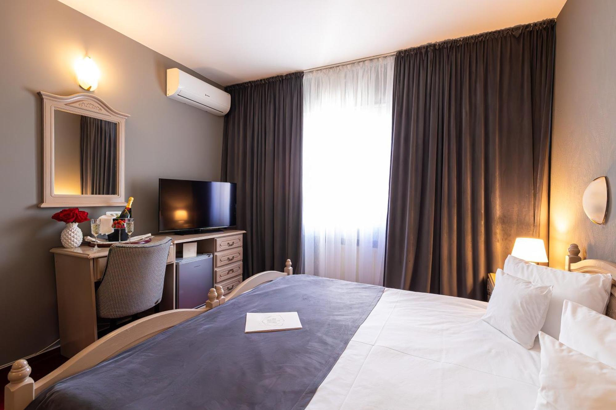 Hotel Brilliant Meses Zalău Buitenkant foto