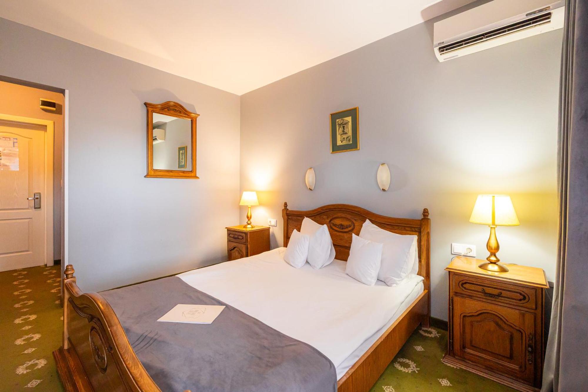 Hotel Brilliant Meses Zalău Buitenkant foto