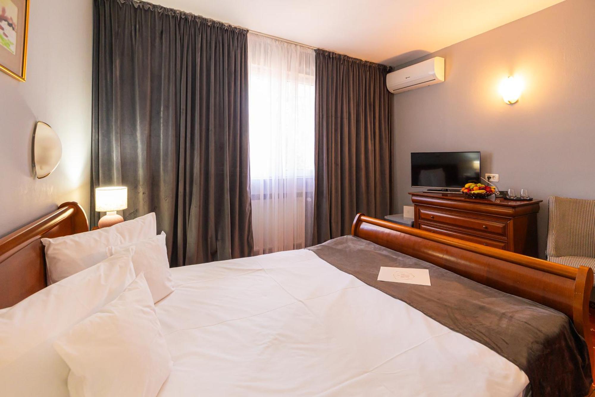 Hotel Brilliant Meses Zalău Buitenkant foto